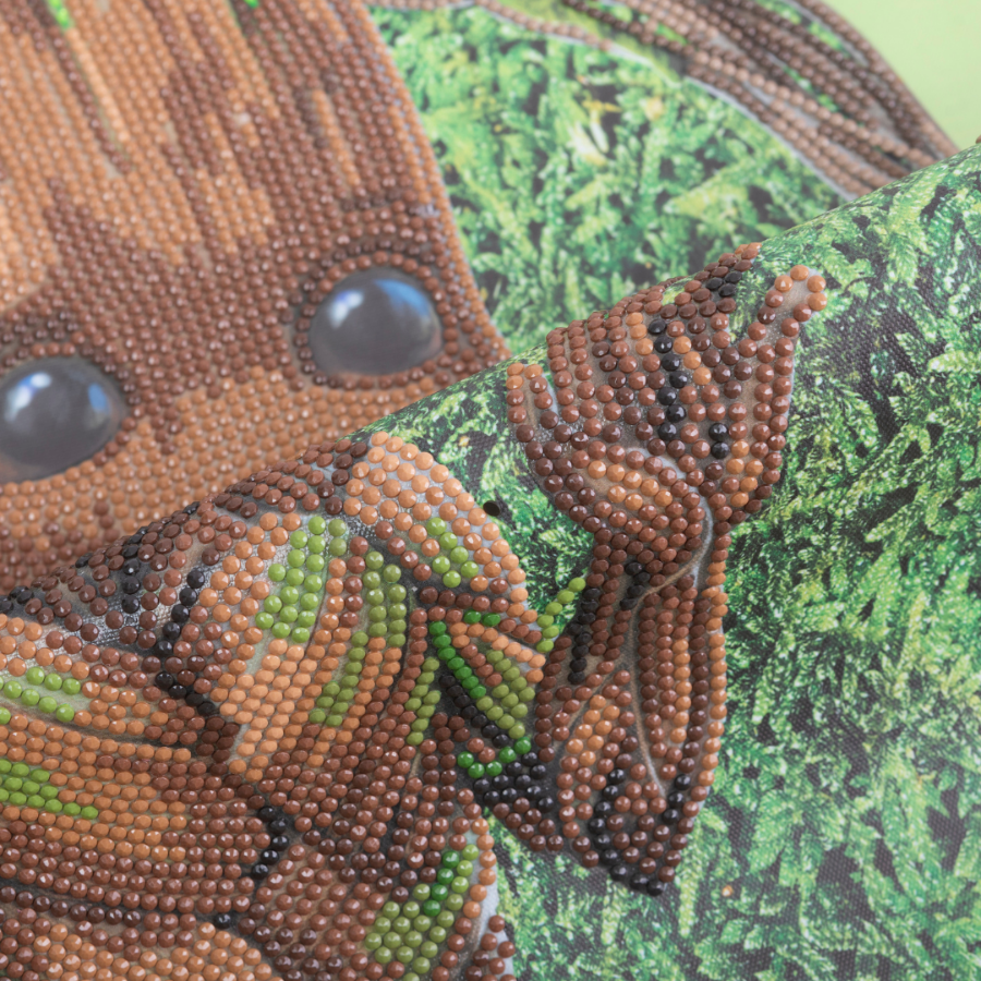 "Groot" Crystal Art Scroll Kit 35x45cm Close Up